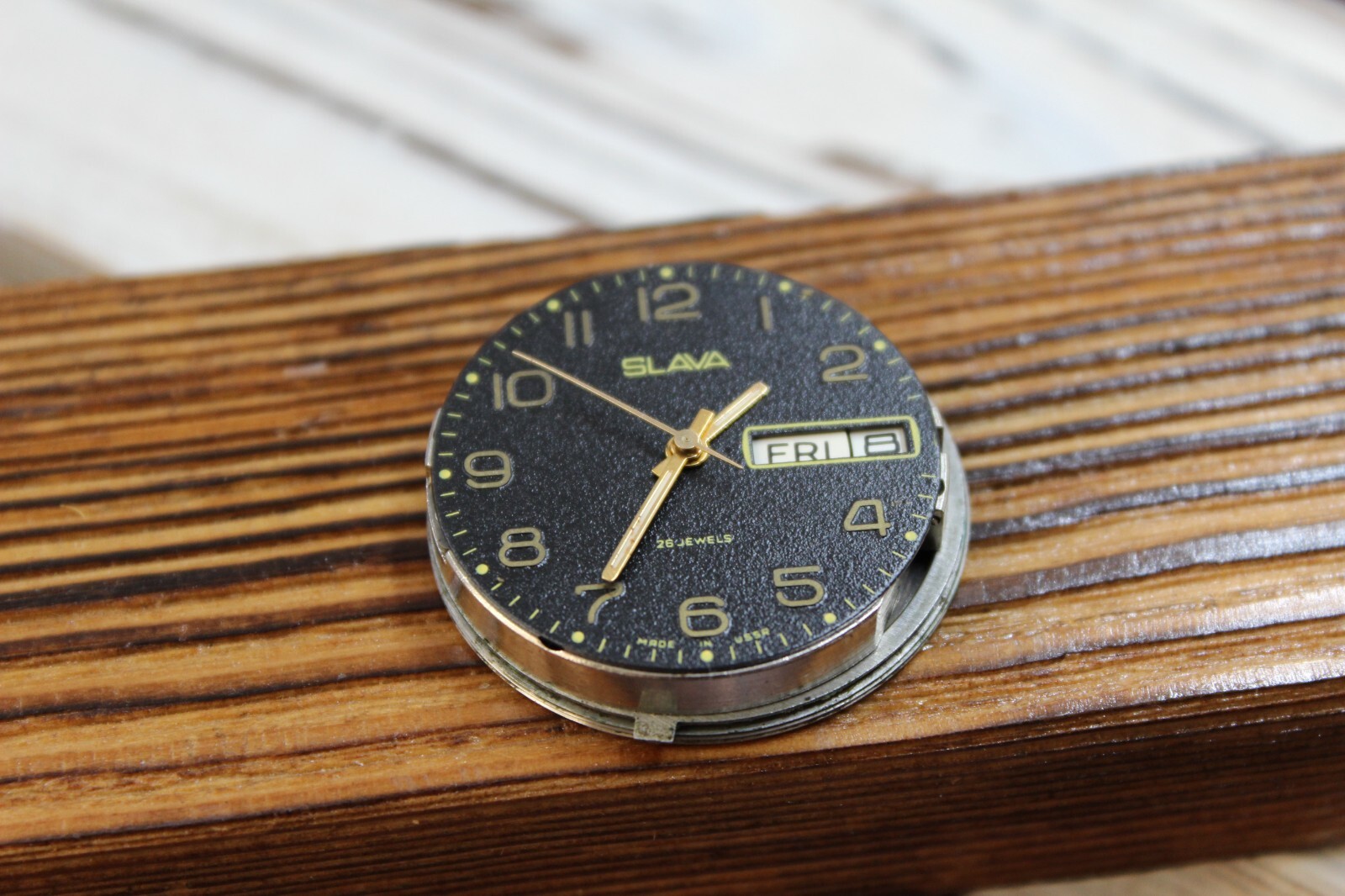 The dial of the men’s watch Slava 2628 26 stone of the USSR does not work
