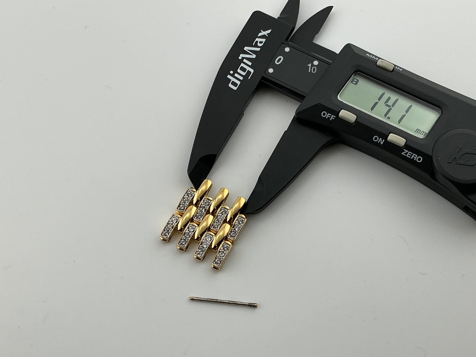 Wittnauer Watch 2 Links Model 12A07 and 12A08 Gold Tone 20mm