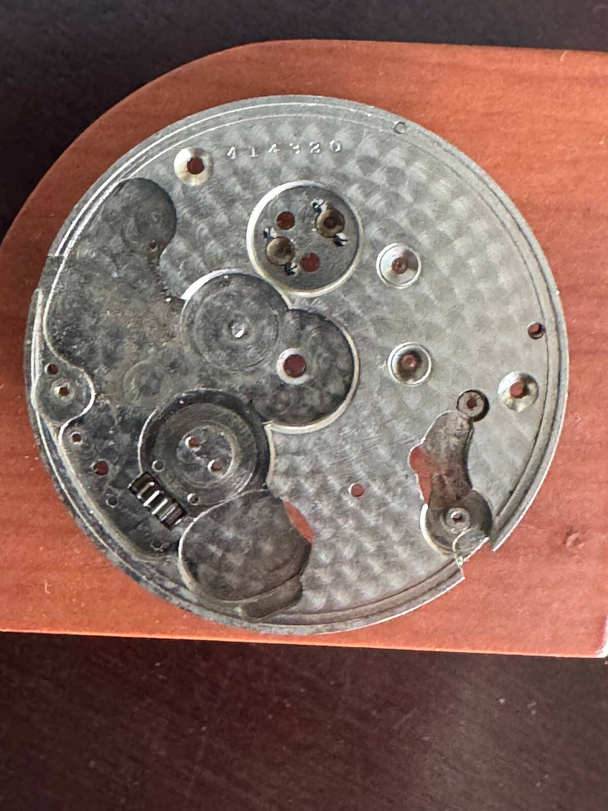 VINTAGE MAIN PLATE FOR 18 SIZE HAMILTON 940 MOTOR BARREL, 21 JEWEL MODEL 1