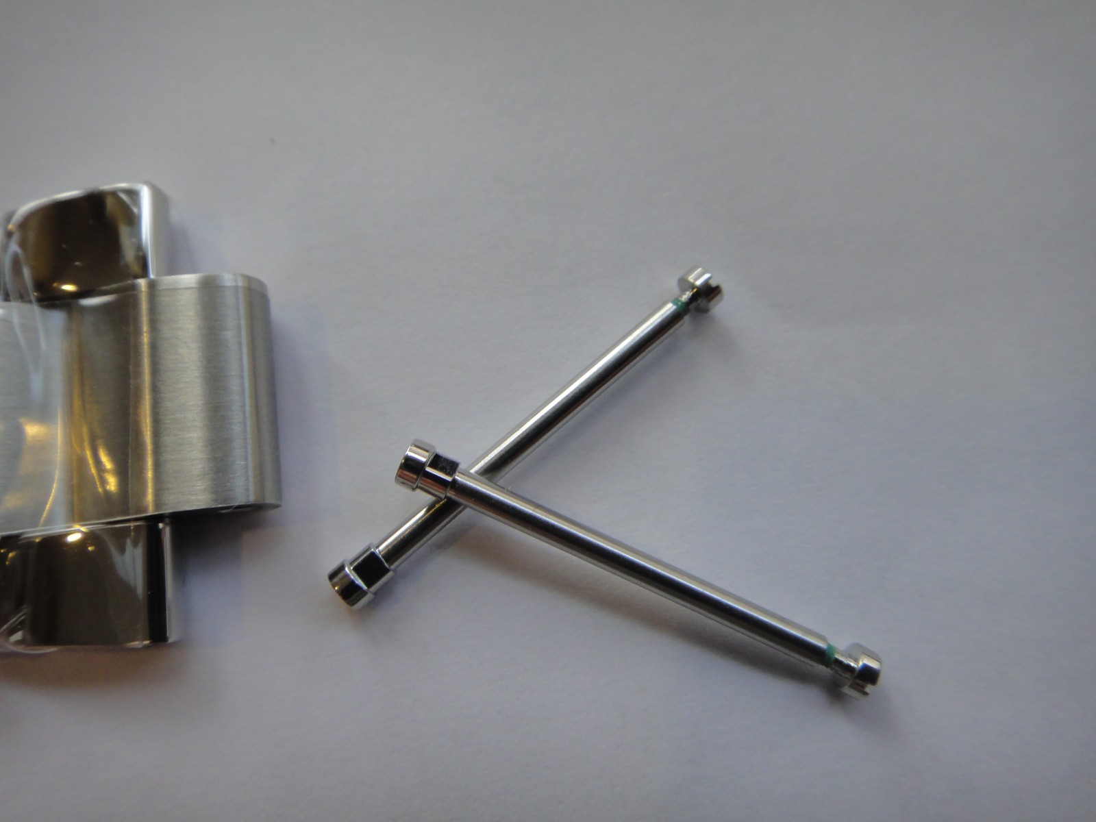 A Pair ORIS tri-wing screw bar pin ORIS AQUIS DATE 733 7730 Ø43.5mm