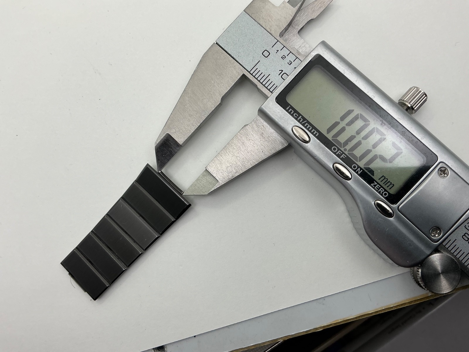 Movado 84.C6.880.2A CONTINUOUS Partial Band S/S Black Tone 84 C6 880 2A