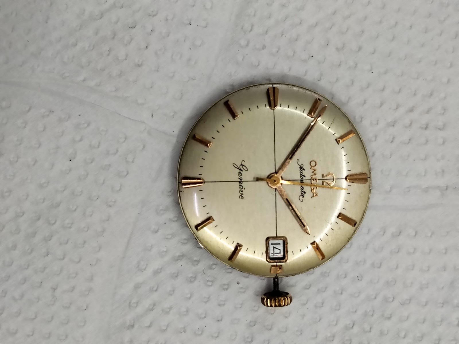 VINTAGE 1962 OMEGA 562 AUTOMATIC MOVEMENT WITH GENEVE DIAL AND CROWN