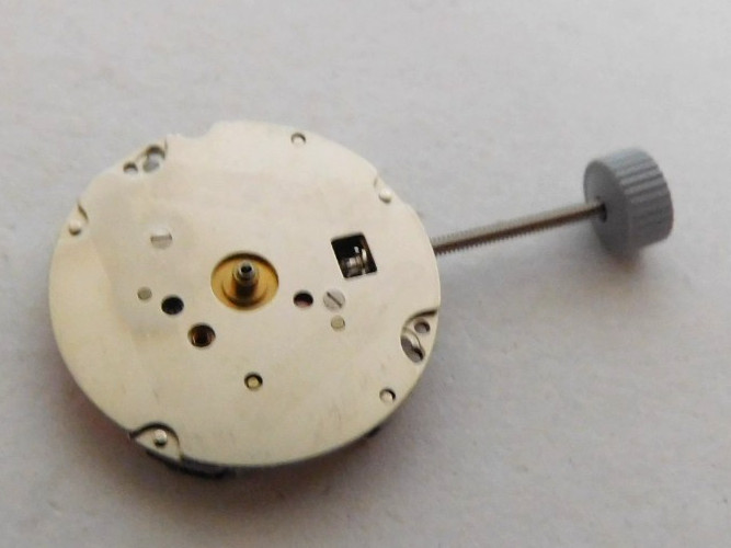 RONDA 762 MOVEMENT NOT RUNNING FOR PARTS or REPAIR. USED