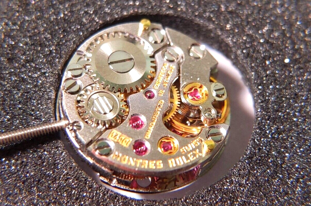 Rolex 1400 Movement 18 Jewels Montres Rolex. Swiss. runs, pre-owned w/crown