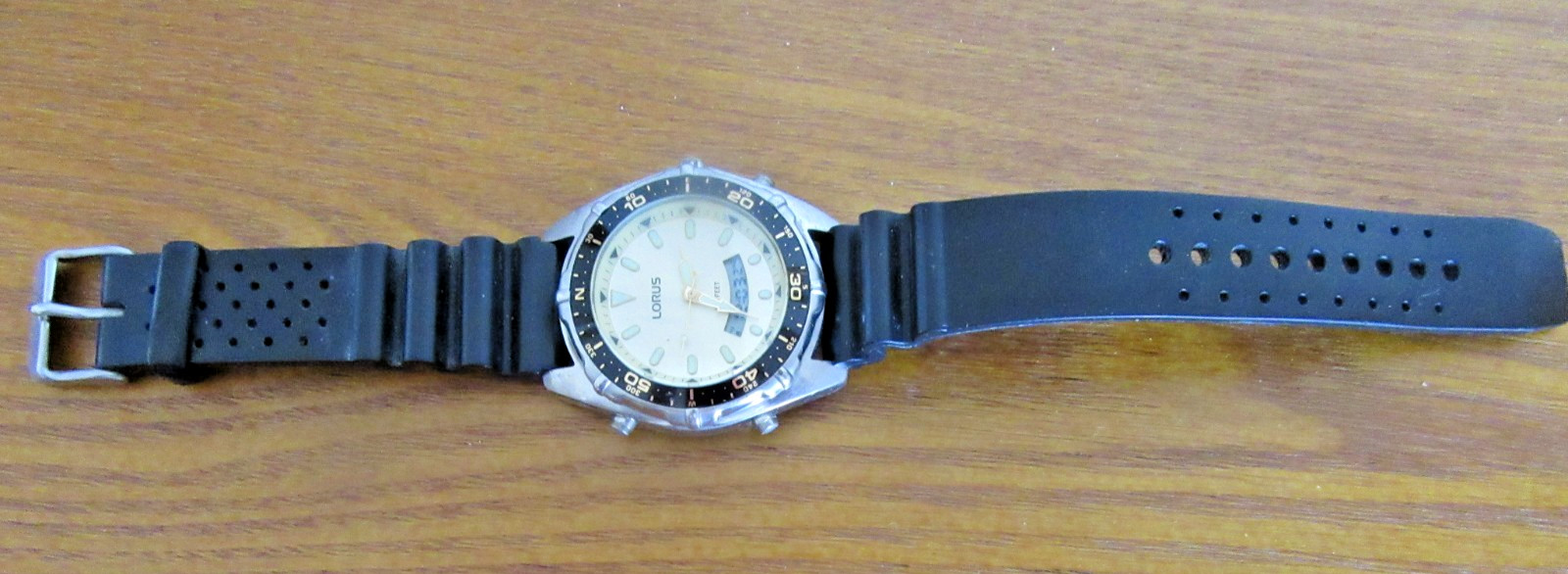 GENTS LORUS VINTAGE COMBO, DIGITAL & ANALOG FOR PARTS OR REPAIR. SKU 2131-11