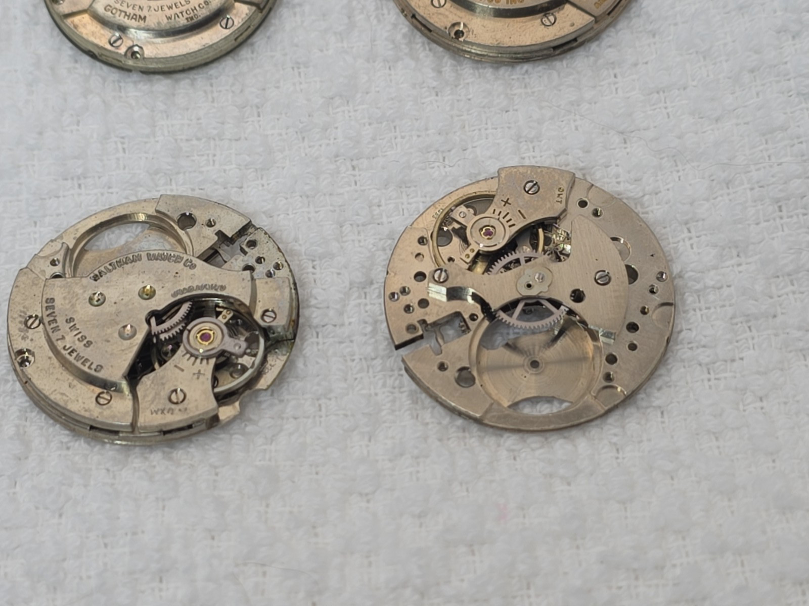 Lot of Pocket Watch Movements 17 Jewel 7 Jewel Benrus Gotham Waltham For Parts