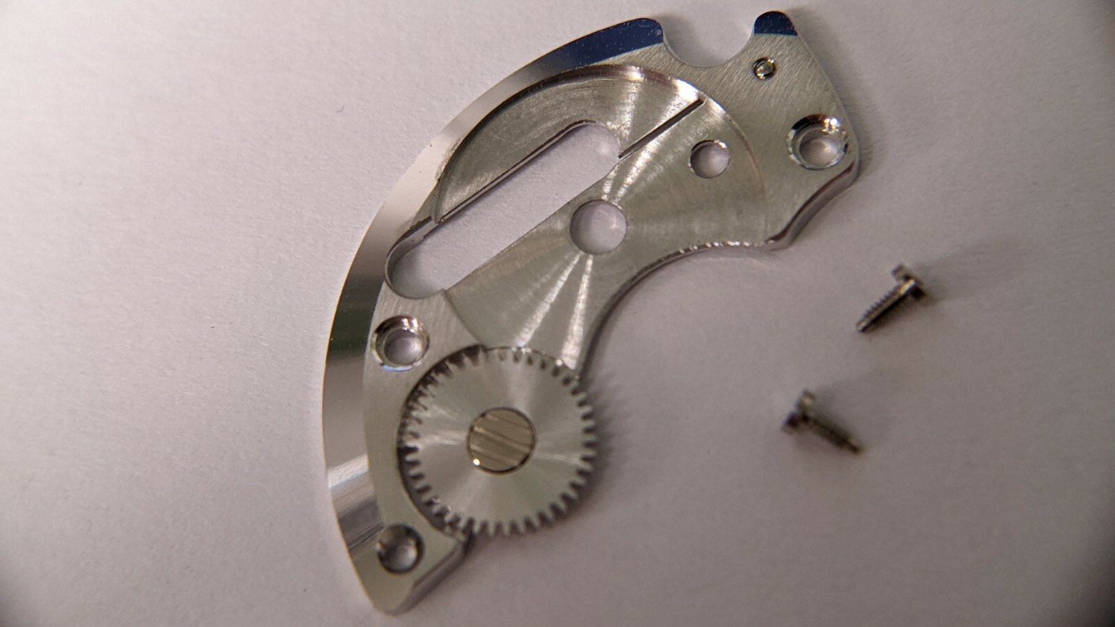 JAEGER LE COULTRE K 886 bridge and 2 SCREWS. 885S, 886S, 885, pulled from functi