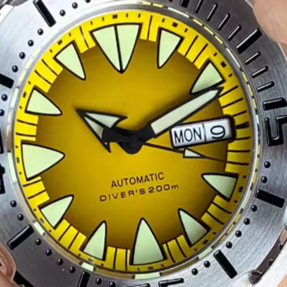 29mm Lume Diver Dial Triangle Indices Day Date Fit Auto Movement