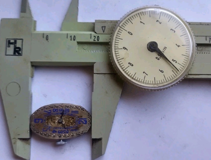 Hi grade Art Deco Parfis 17 j,5 adj.wristwatch movement
