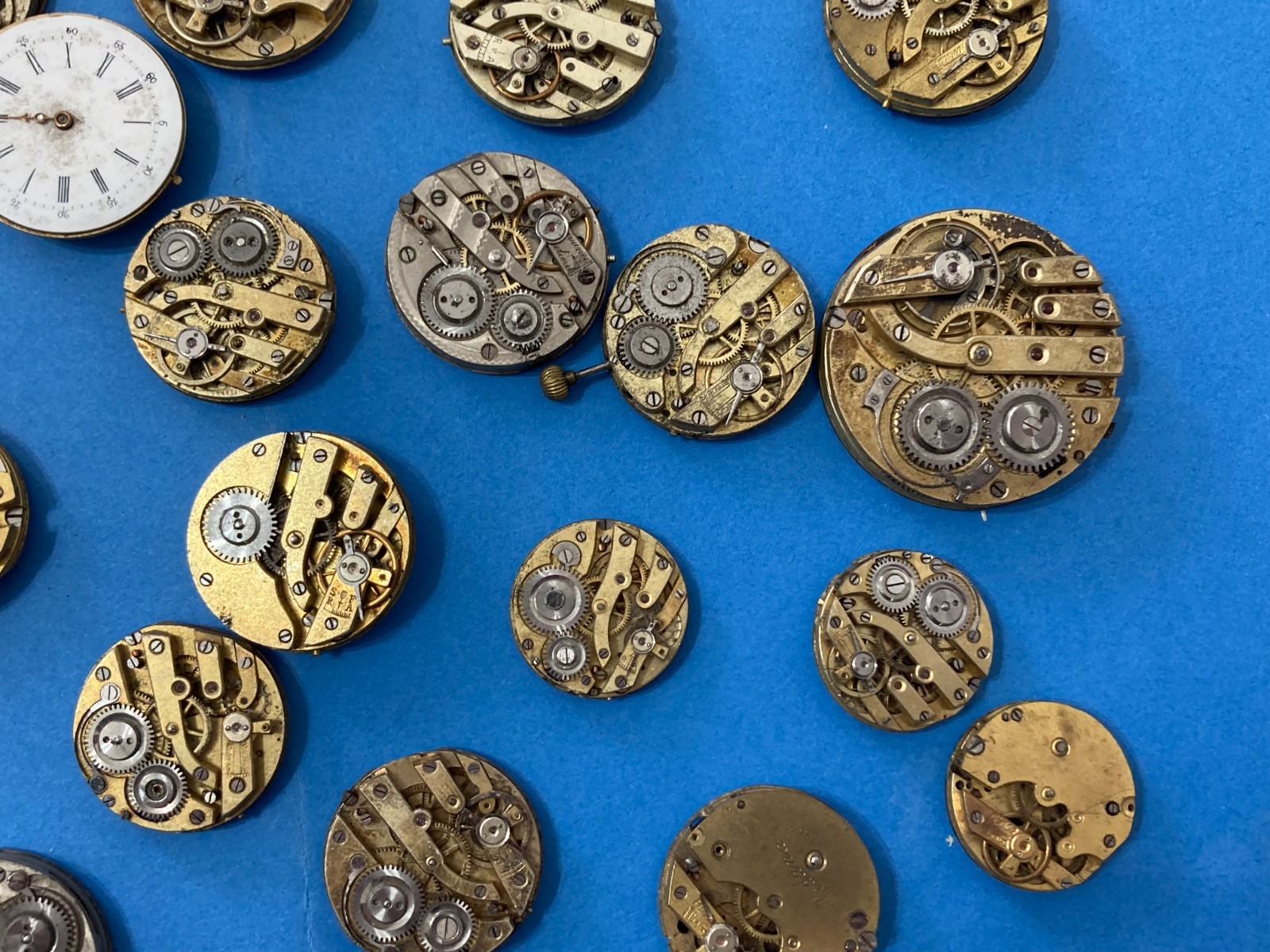 LOT OF NO.44 OLD VARIOUS POCKET WATCHES FOR POCKET WATCH TO RESTORE PARTS.