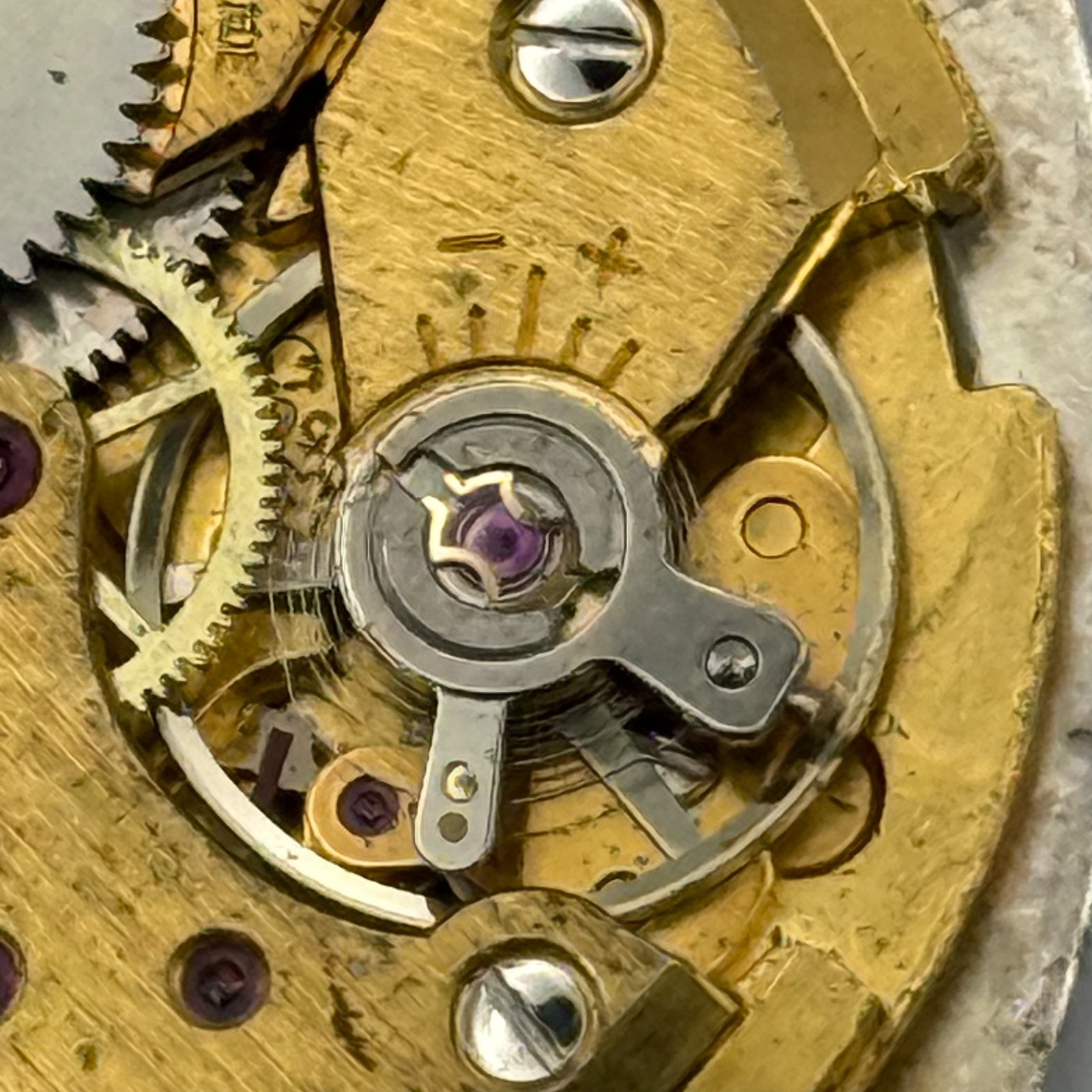 Peseux 7056 Watch Movement Rotary 17 Jewels Incabloc Date Manual Wind Parts 26mm