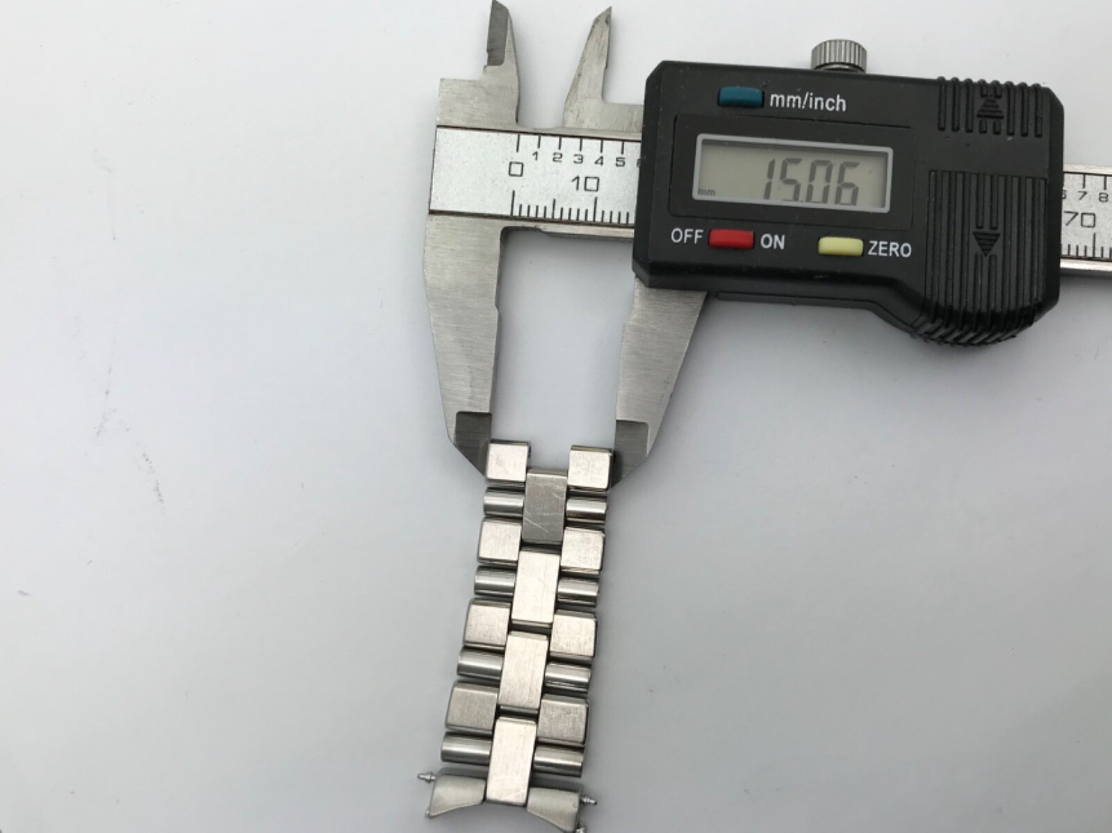 Raymond Weil 3000 Stainless Steel CONTINUOUS Partial Band