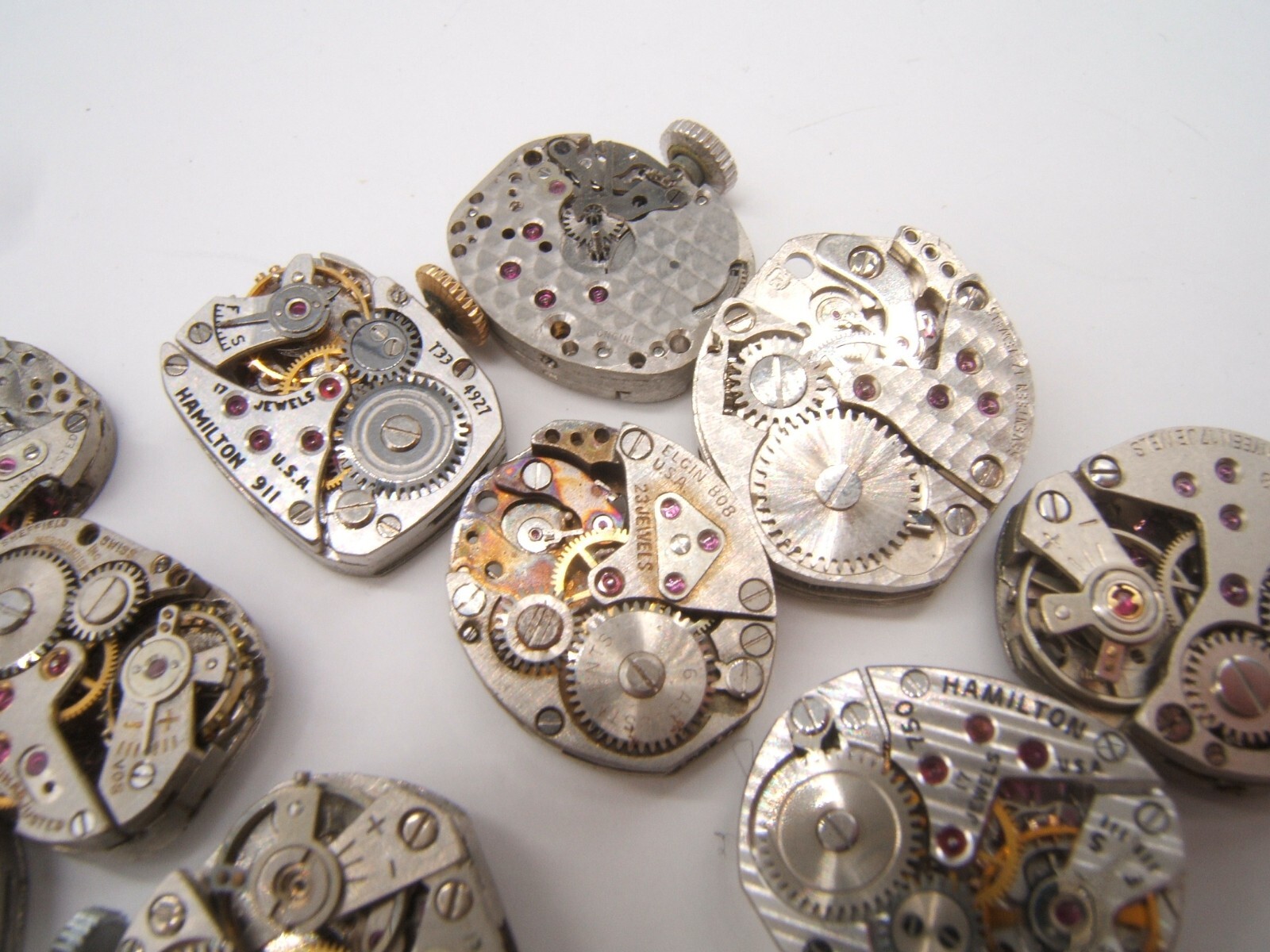 13 SMALL WOMEN’S WATCH MOVEMENTS PARTS REPAIR MECHANICAL WIND UP (LOT DE)