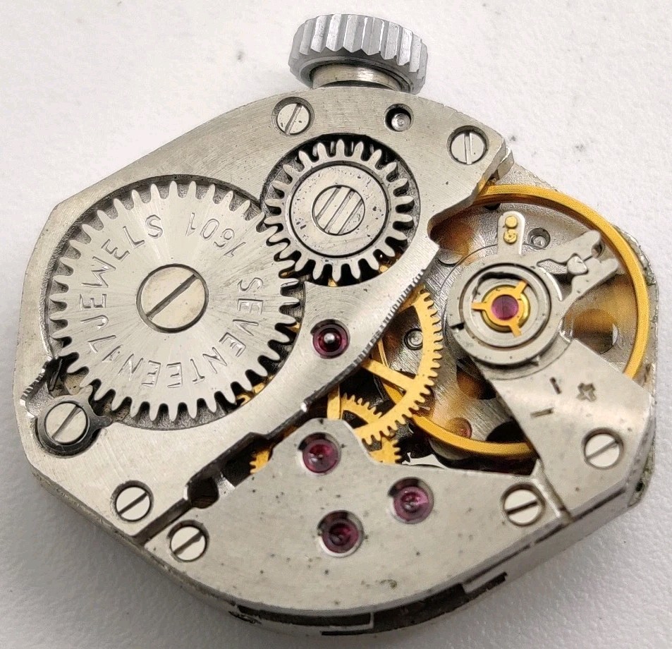 Vintage Zaria Cal. 1601 High Grade 17 Jewel watch movement Running
