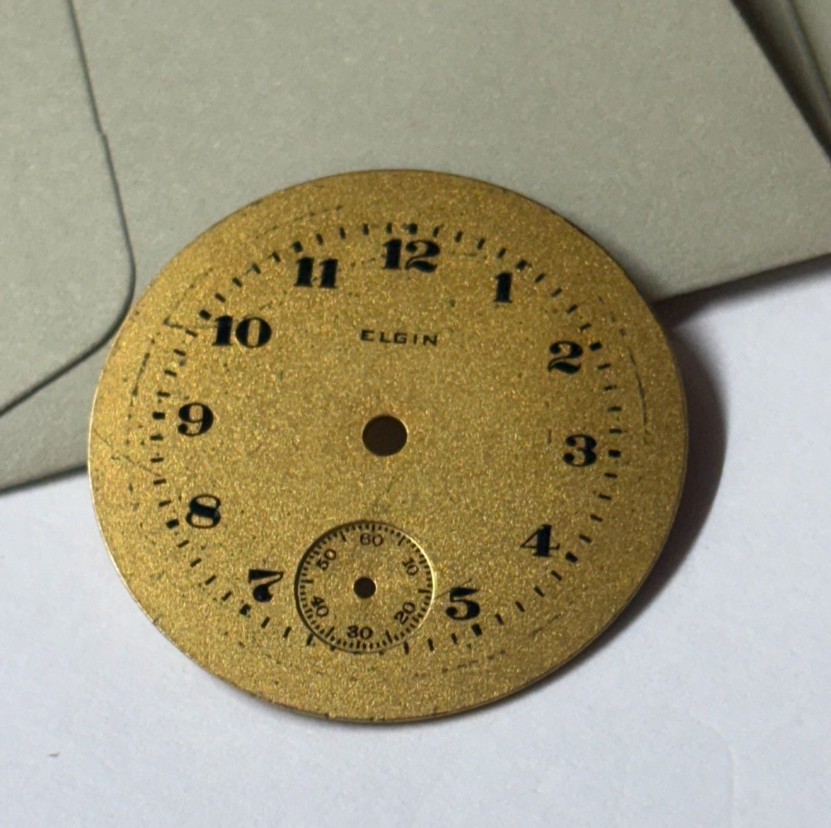 ELGIN 3/0 METAL DIAL GOLD COLOR ,,, NICE ——–D-311