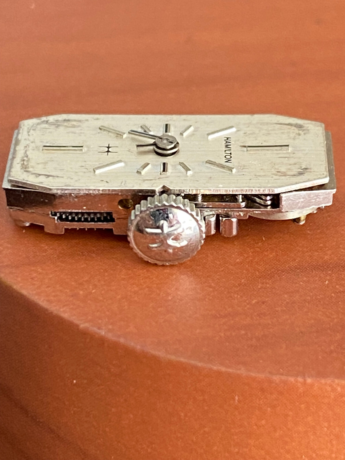 VINTAGE LADIES WRIST WATCH MOVEMENT, CAL. 609, KEEPING TIME, 17 JEWEL