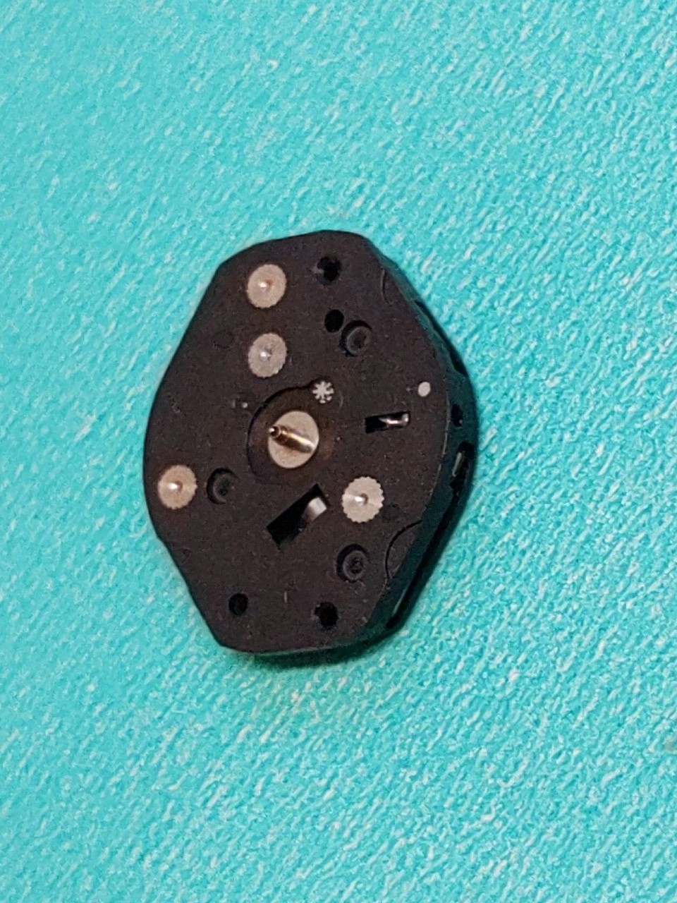 ShioJiri Y121A Quartz Movement. 3 Hand. Sets, Runs, Keeps Time 24 Hrs.
