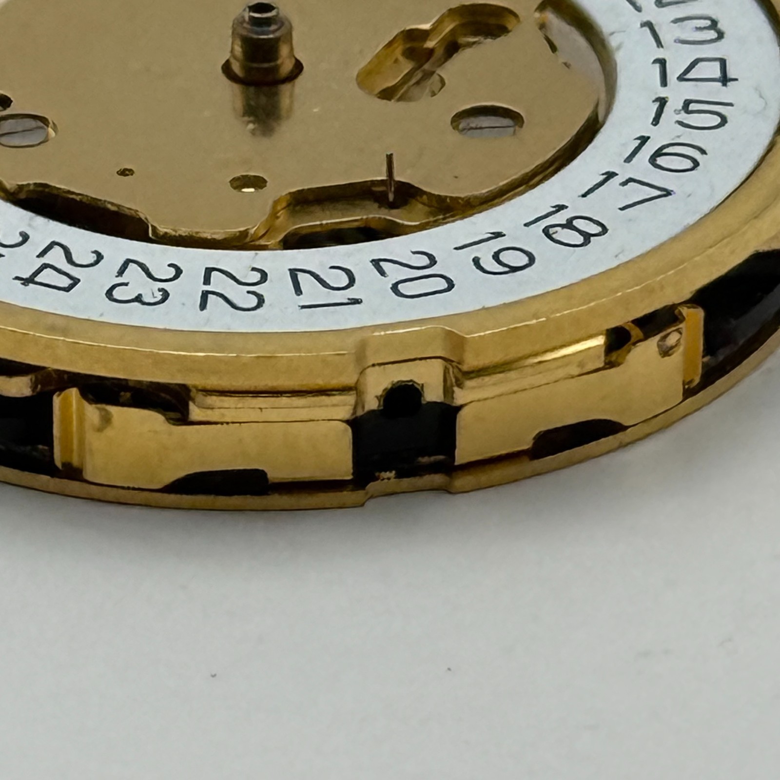 Ronda 5040.D Watch Movement Quartz Date 13 Jewels Swiss R9 Parts Repair 28.5mm