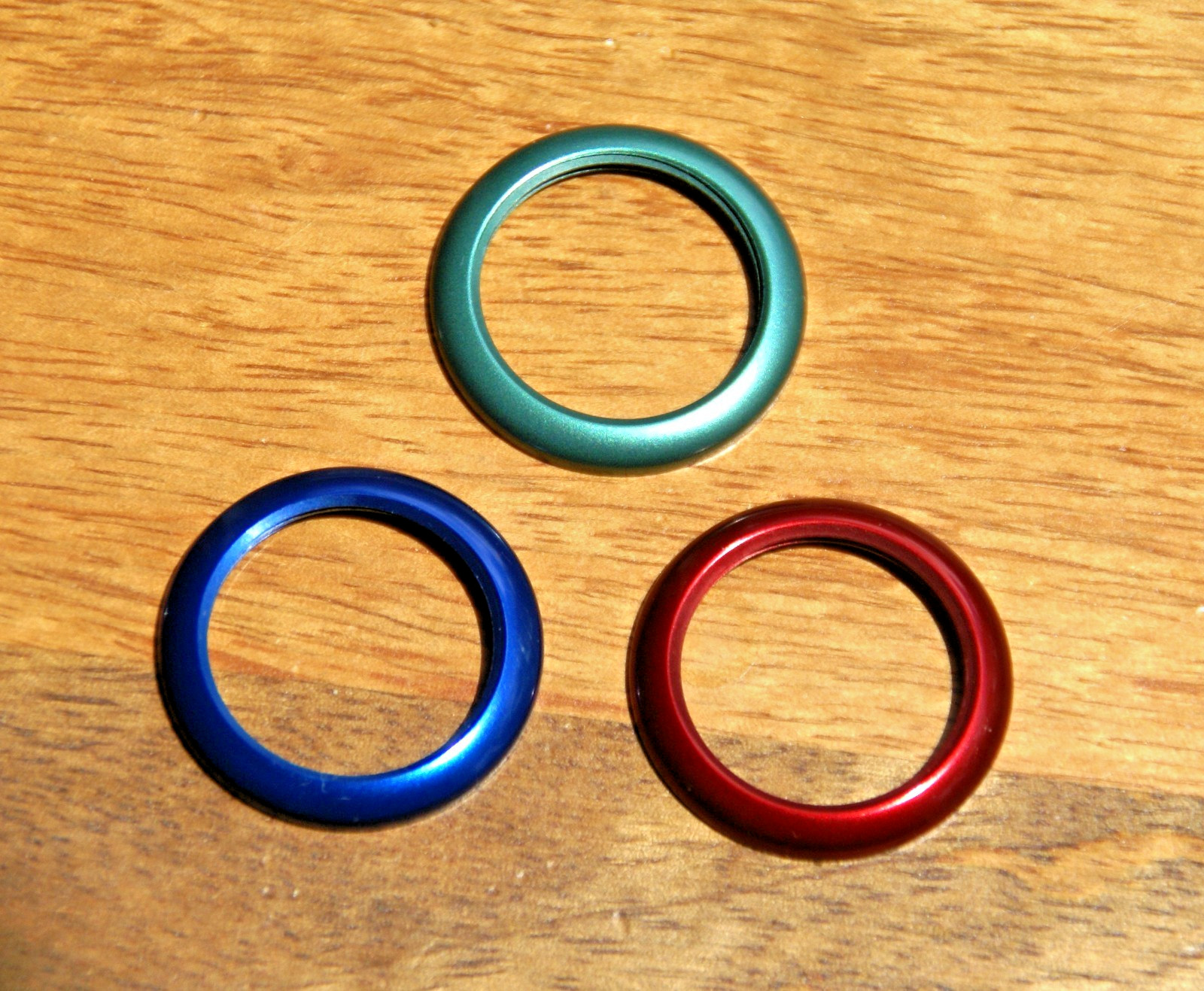 New Vintage Gucci 3-Metal Bezel Set – Red Blue & Green Save 14% – for 1100