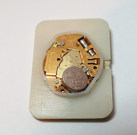 VINTAGE MENS 97F54 BULOVA QUARTZ WRISTWATCH MOVEMENT RUNS