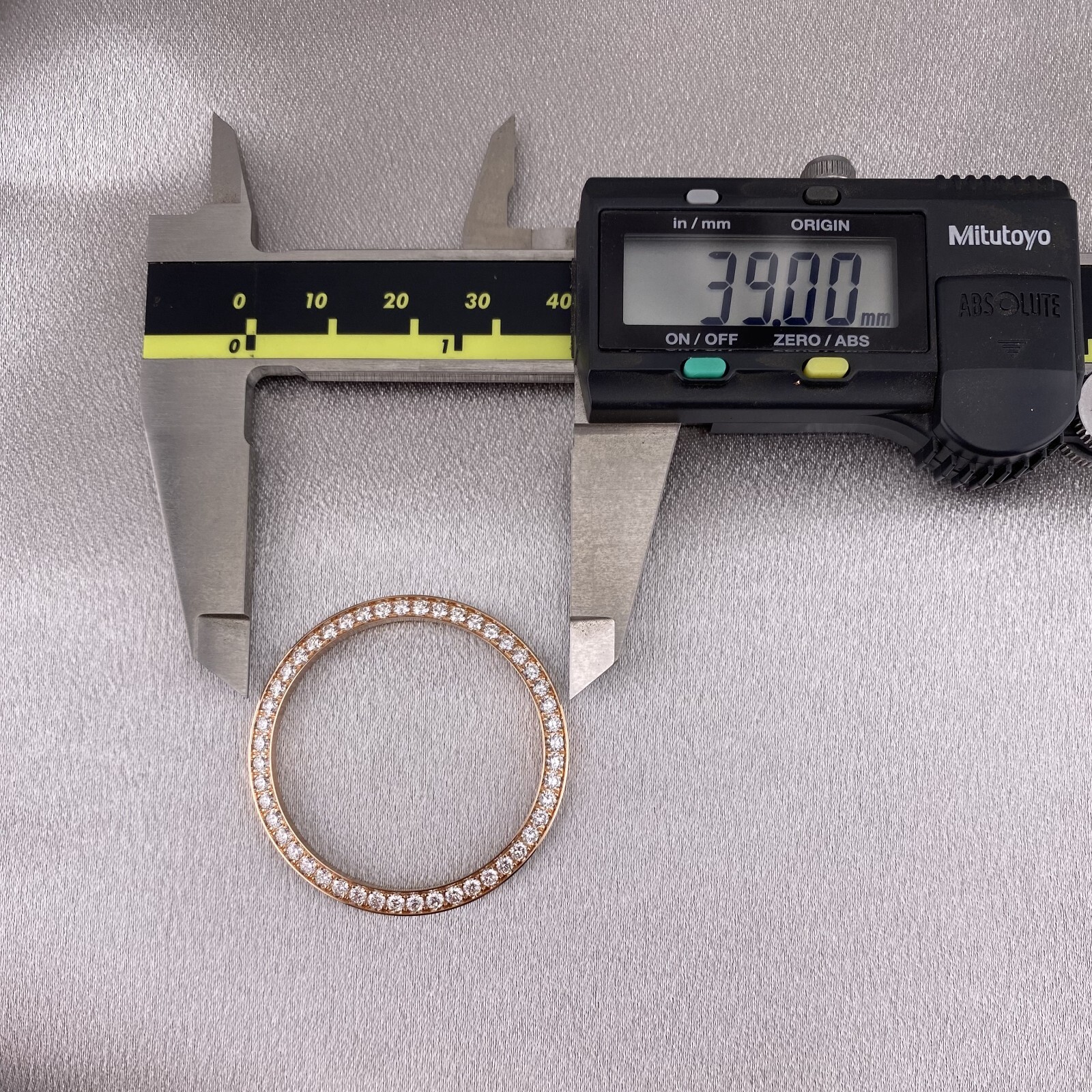 CUSTOM DIAMOND BEZEL2.20CTS.18K ROSEGOLD ROLEX40-41MM DAYDATE Ref.228235-126331