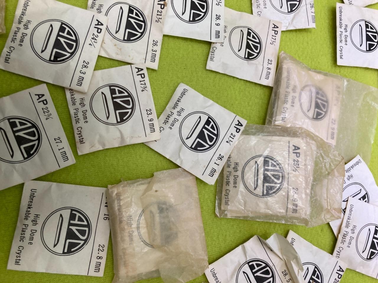 LG Lot 65 Pcs NOS APC Genuine Plastic High Round Watch Crystals Over 25 Sizes