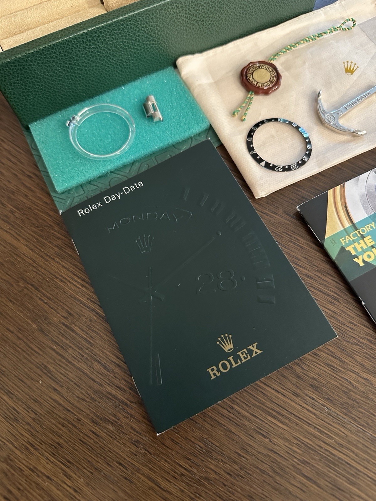 ROLEX – President 18k link -Large box – Bezel insert – Handkerchief – Anchor.