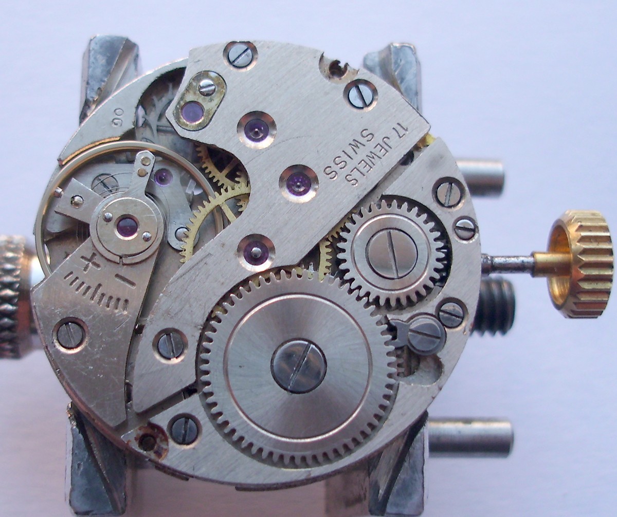 AROGNO A151 – Runing & Keep time Vintage Swiss wrist watch movement for parts
