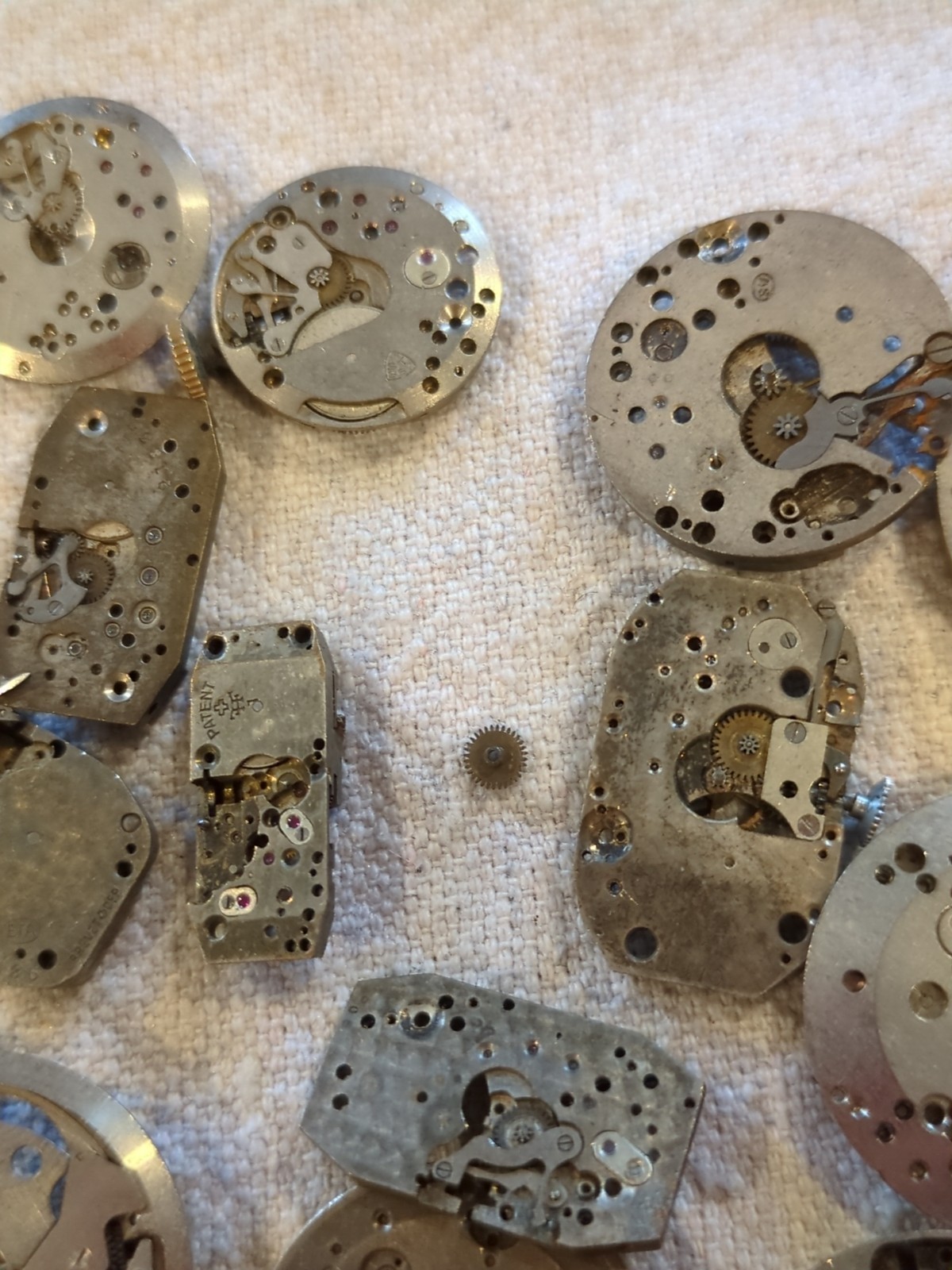 Lot Of 39 Assorted Vintage Watch Movement Parts. See the Pictures. 6.6 Ounces!!