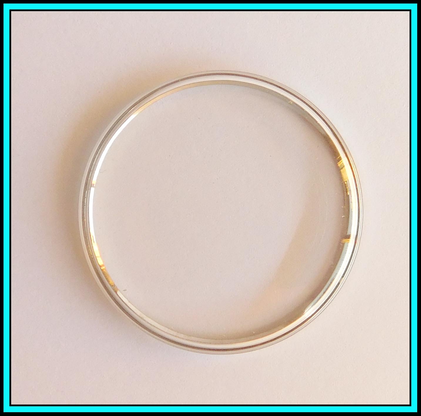 OMEGA – Original Plastic Plexi-Glass – Diameter 33.60 x 4.00 mm (NEW OLD STOCK)