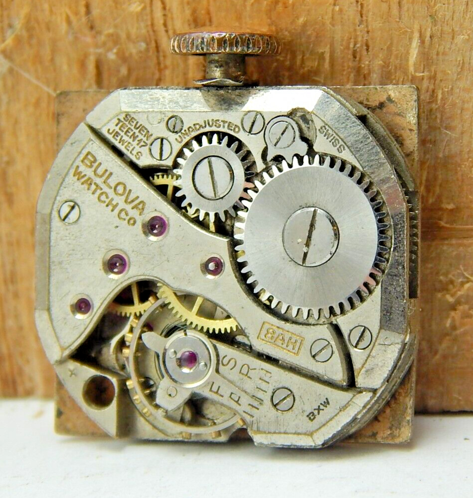 Vintage 1943 Bulova 8AH 17 jewel wrist watch movement with dial, stem and crown