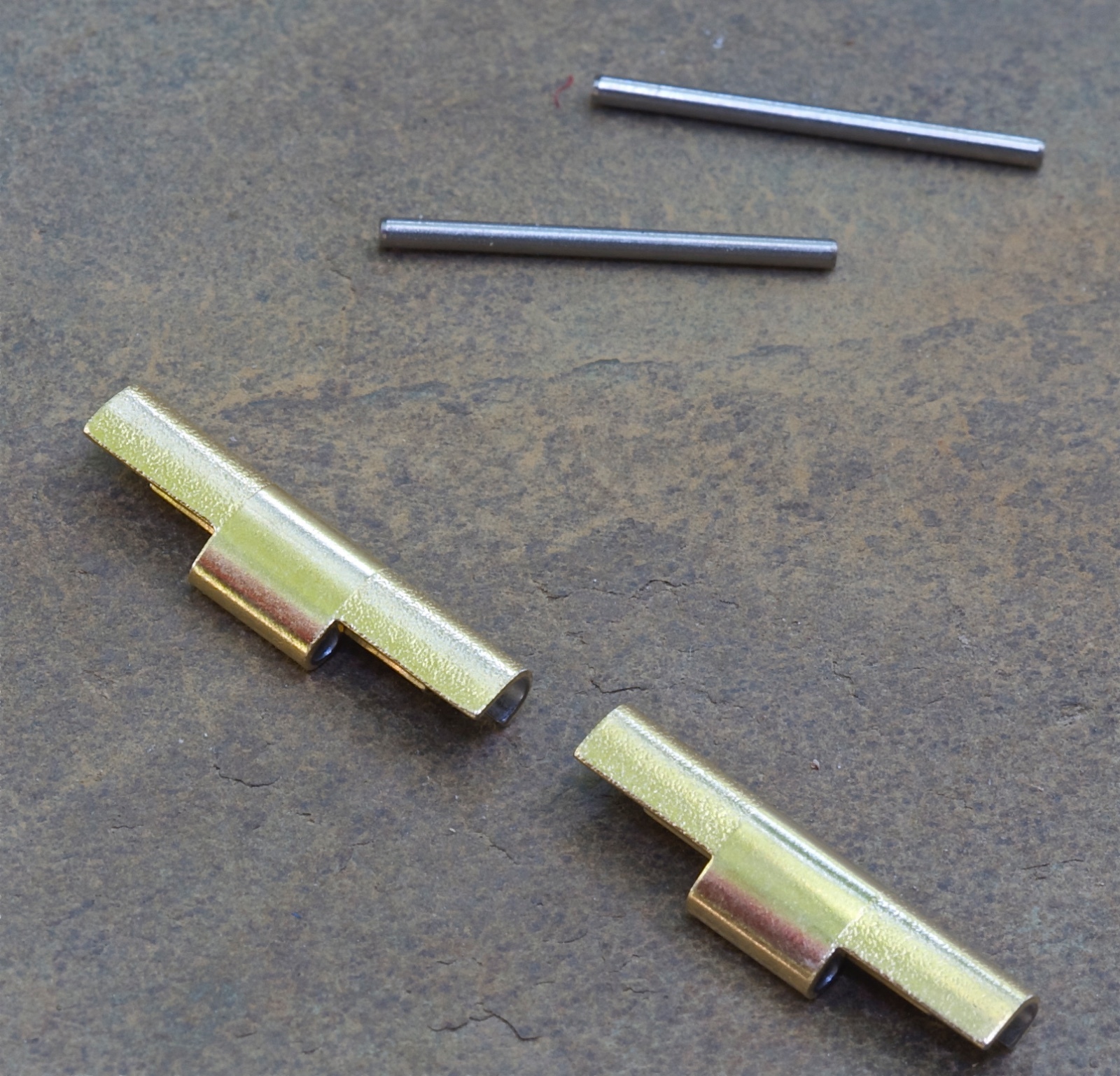 Gold color 18mm 19mm or 20mm size end pieces 3-row NSA band shape new old stock