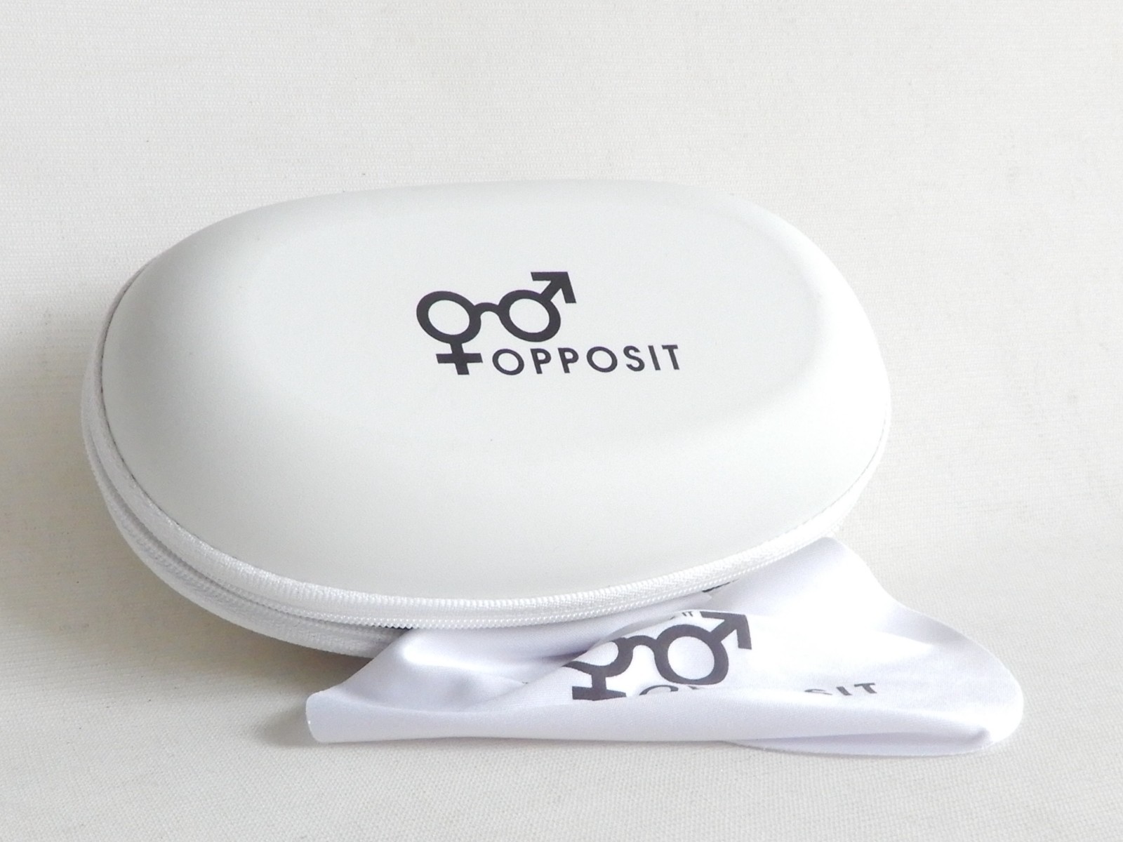 Opposit White Glasses/Sunglasses Hard Case, With Cloth