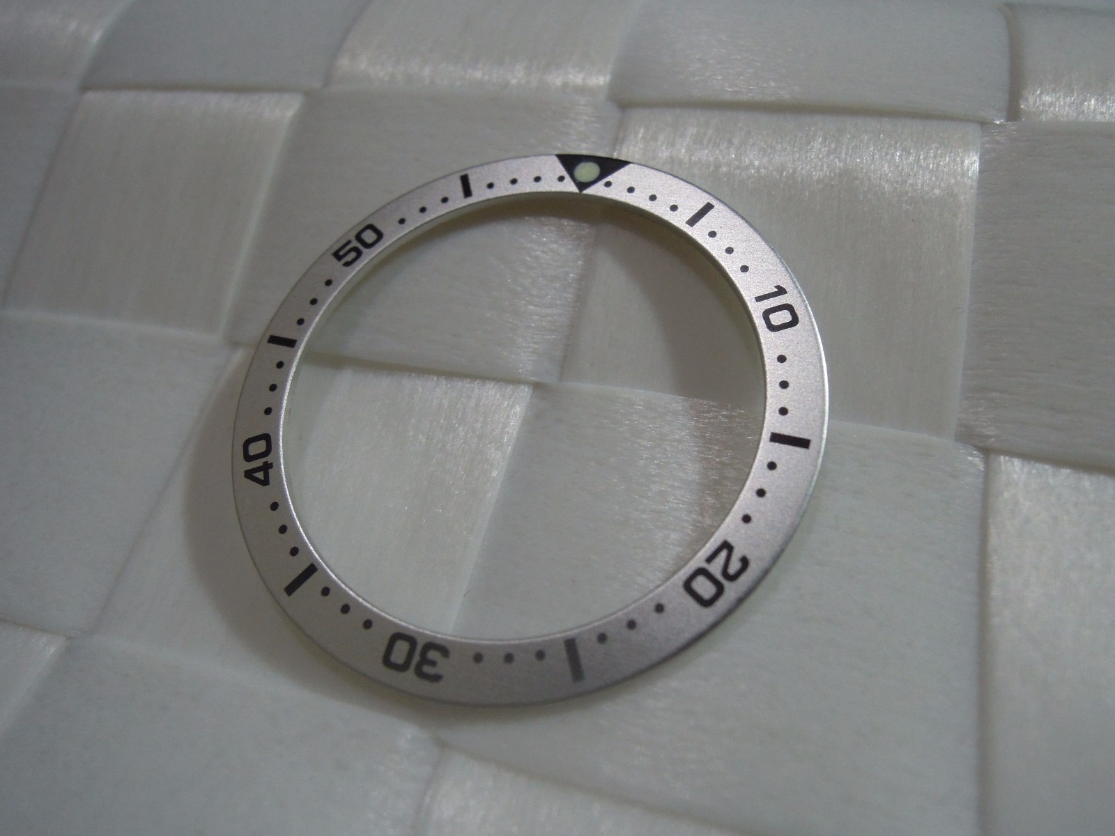 NEW SILVER FLAT BEZEL INSERT 33.5MM MEDIUM DIVERS SKX013 (7S26-0030)/4205-0150