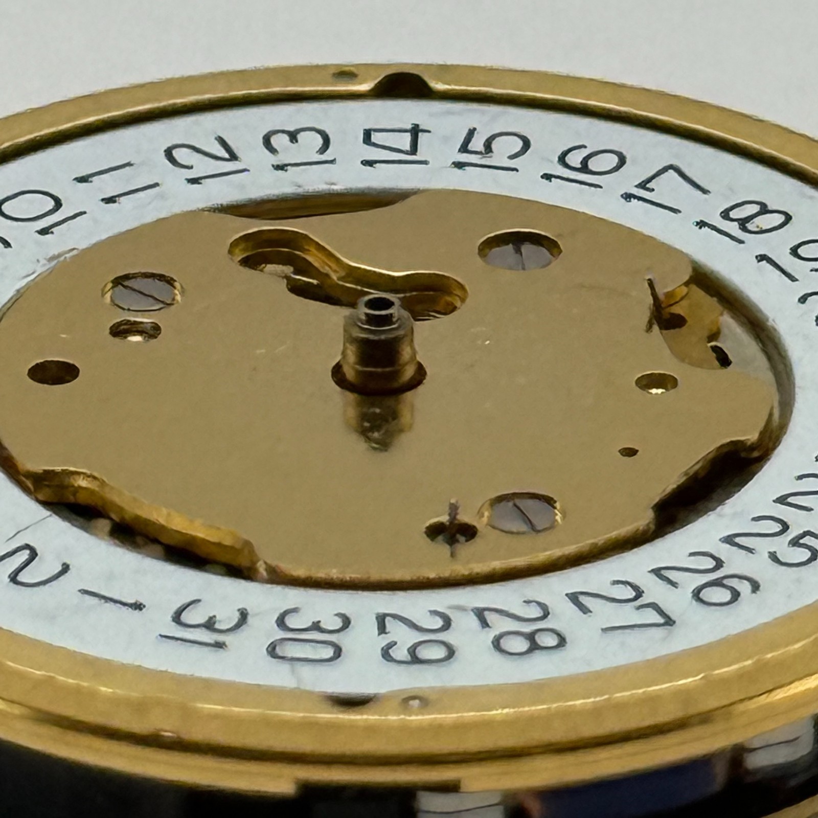 Ronda 5040.D Watch Movement Quartz Date 13 Jewels Swiss R9 Parts Repair 28.5mm