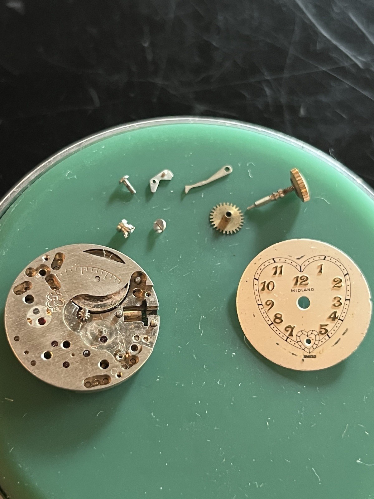 GOOD BALANCE Midland 8-3/4 220P Partial Watch Movement 17j Heart Dial Peseux 220