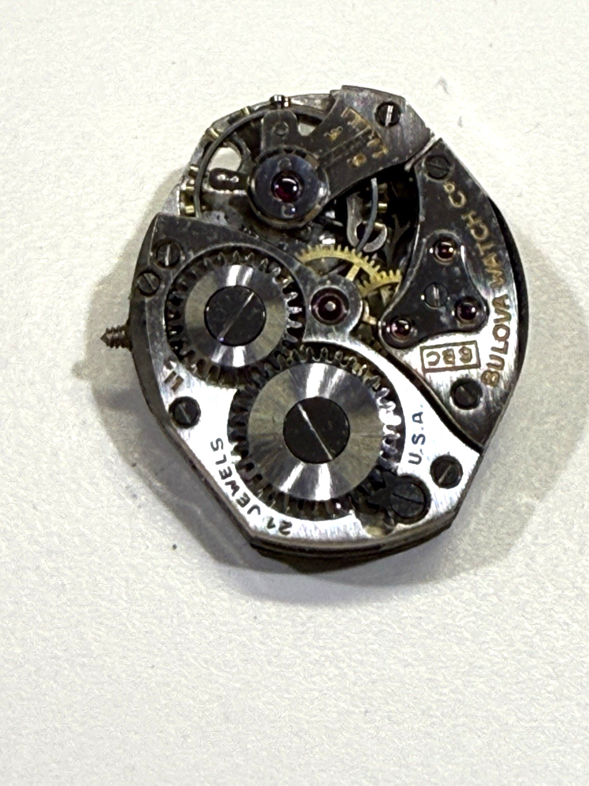 Vintage BULOVA 21 Jewels wind-up watch movement for parts or repair