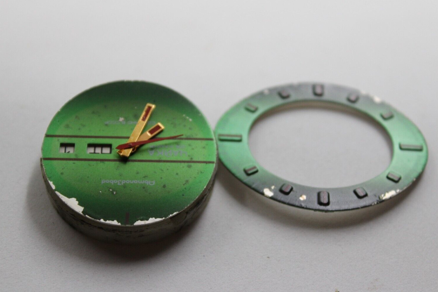 The dial with a mechanism for mens watch Chaika 2628 17 stone USSR does not work