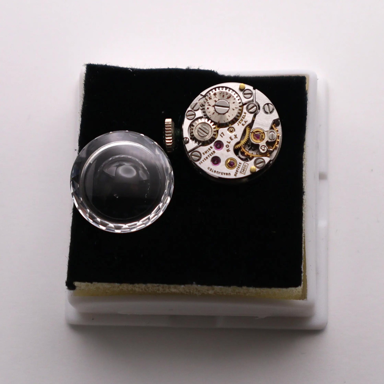 Rolex 17 Jewels Silver Dial Crystal Movement 1400