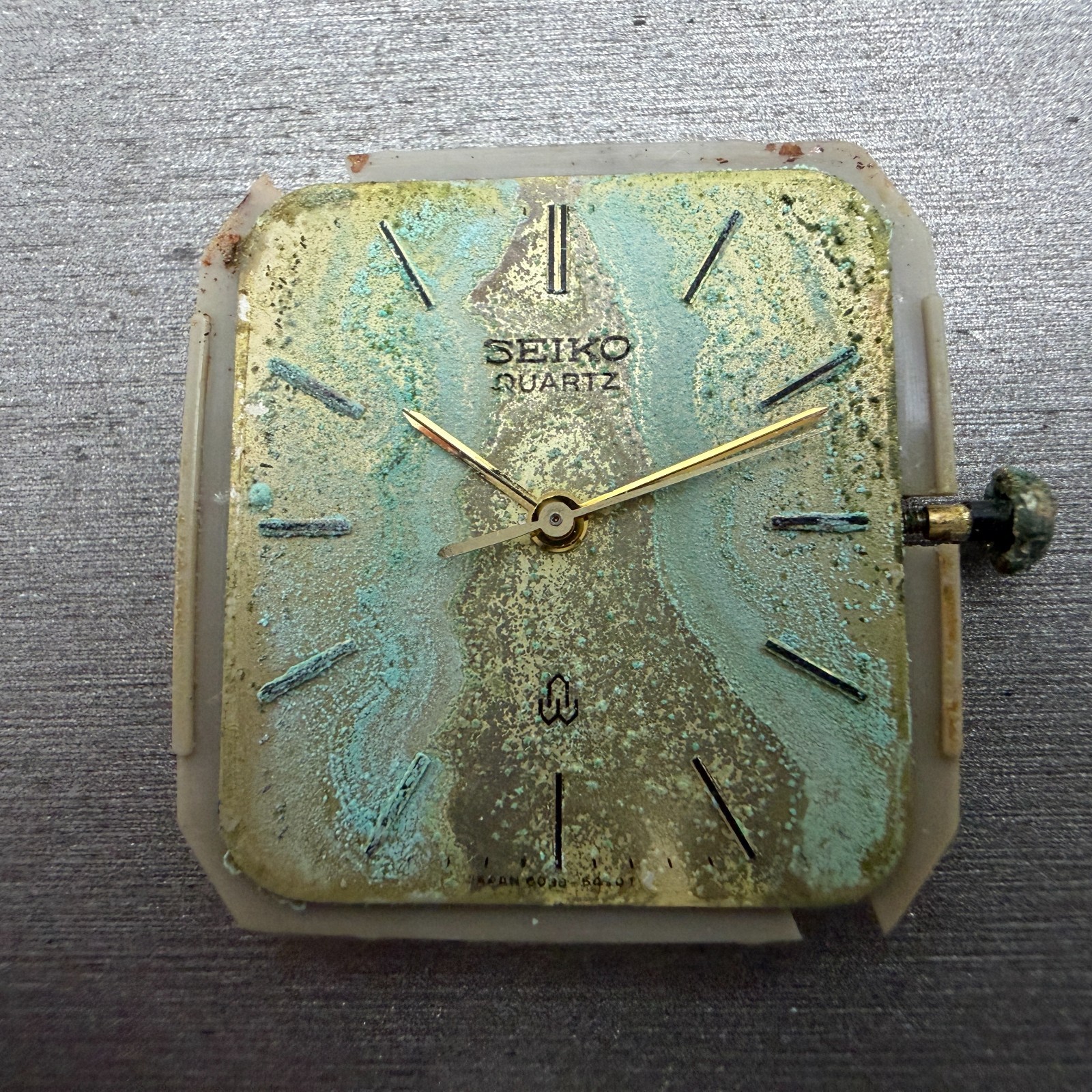 Seiko 6030A Movement 8 Jewels Quartz Runs Vintage 3 Hand