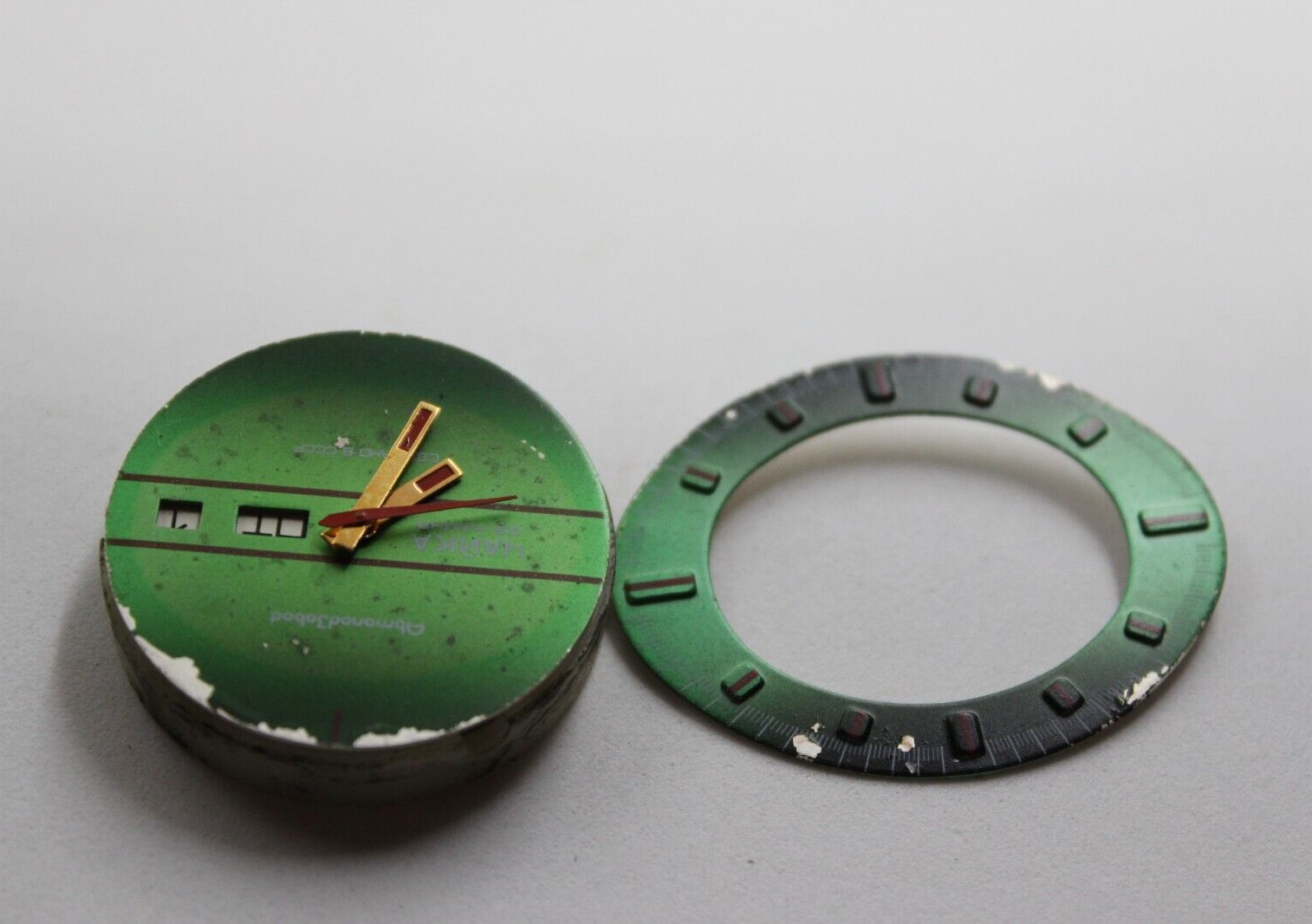 The dial with a mechanism for mens watch Chaika 2628 17 stone USSR does not work