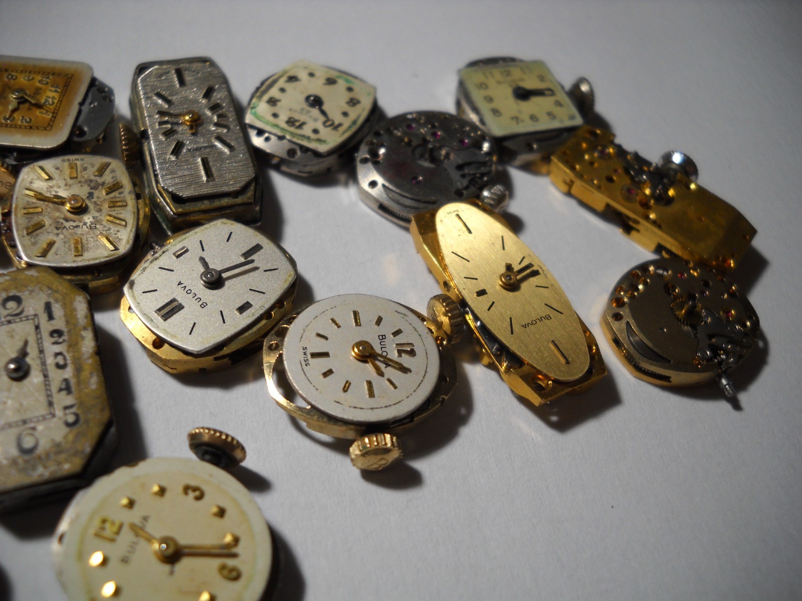 1154L Lot of 21 piece BULOVA movments 17-21-23 jewels some of it working