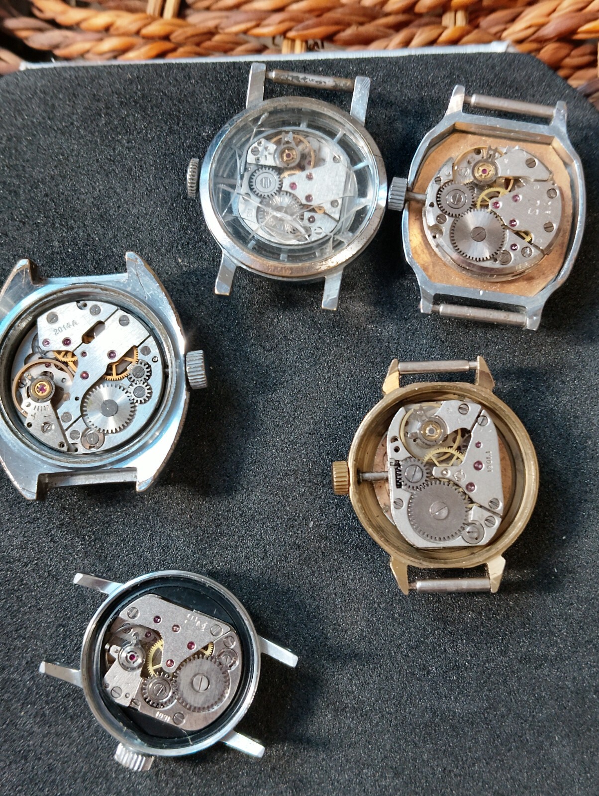 Lot of 5 WOMEN WATCHES Luch,zarja,slava Vintage/For Parts/Pepair.