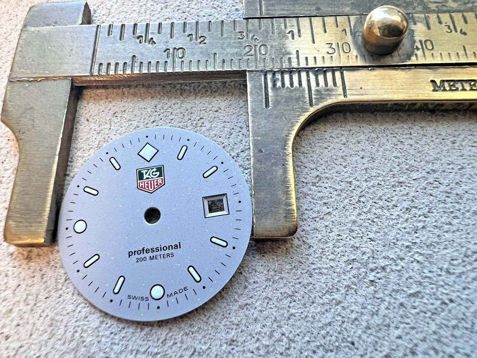 TAG HEUER WATCH DIAL SE- 2000 LADIES HX0160 RED GREEN 21 MM DIAMETER NEW SWISS