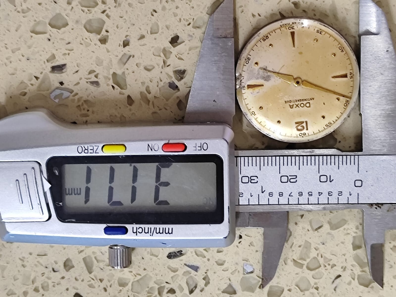 DOXA Cal 11 1/2 -140 Movement work & Stop for parts Used