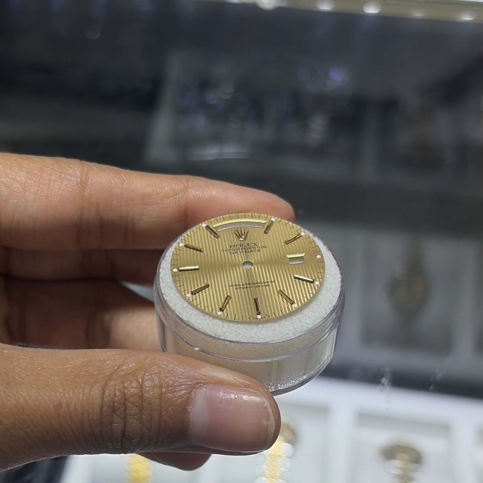 Rolex Day-Date 36mm Dial Gold Non-Numeric Hour Marks w/ DateWindow linen factory