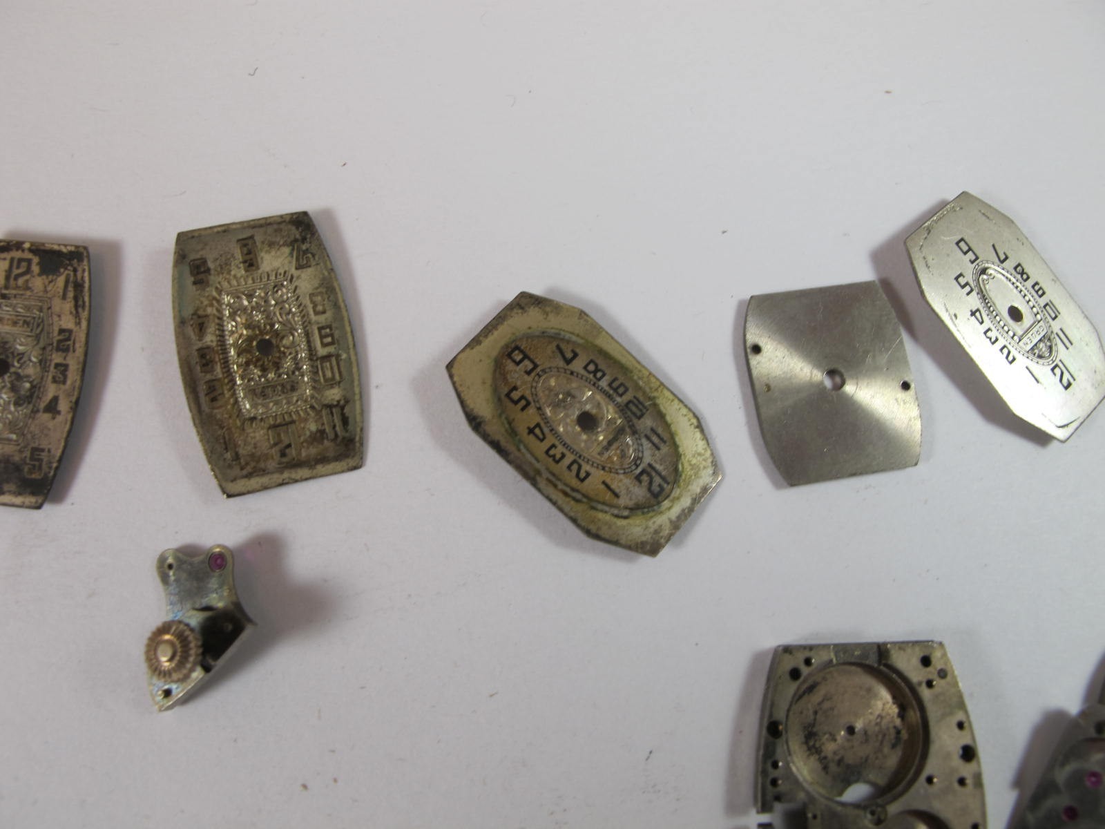 GRUEN CALIBER 153 WATCH MOVEMENTS + DIALS