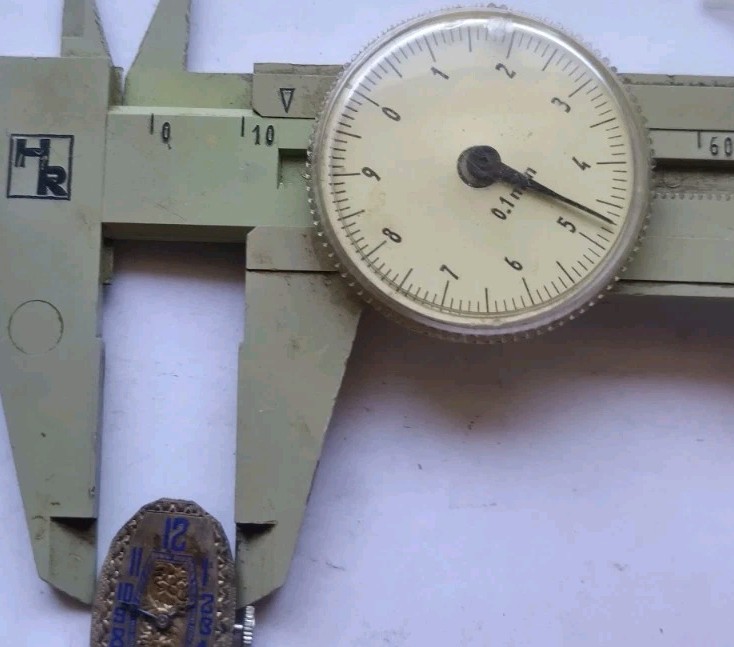 Hi grade Art Deco Parfis 17 j,5 adj.wristwatch movement