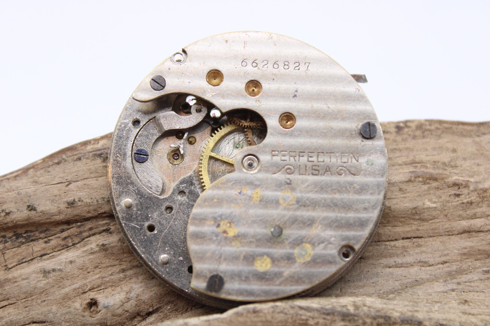 NY STANDARD PERFECTION USA 6626827 POCKET WATCH MOVEMENT 42.7mm FOR REPAIR (BT3)