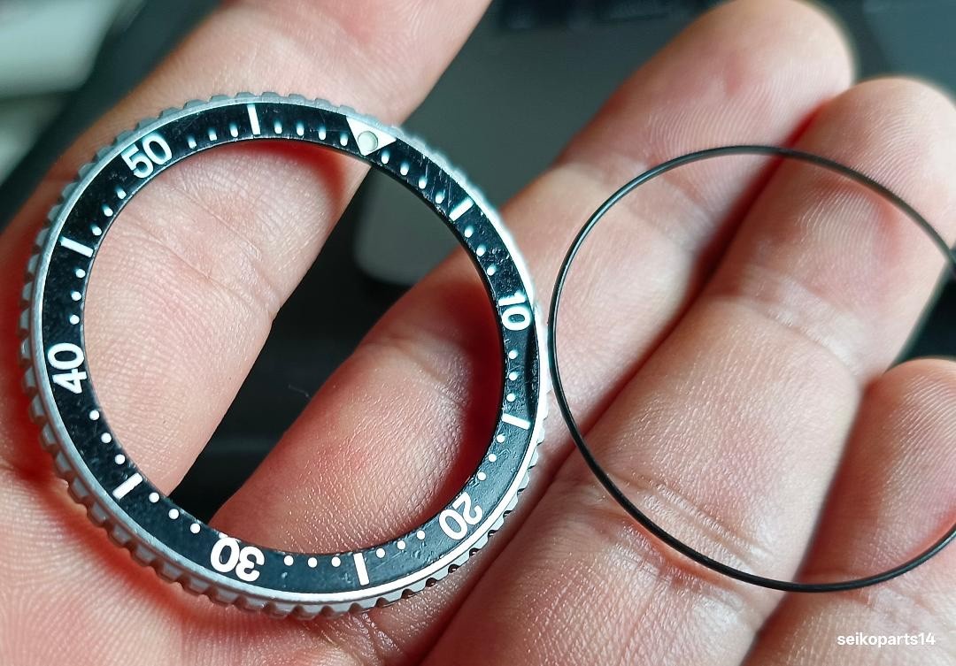 GENUINE SEIKO BLACK ROTATING BEZEL RING INSERT SEIKO 7A28-7040 7A28-7049